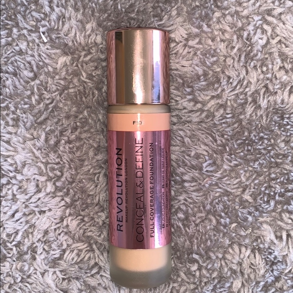 Makeup revolution foundation shade F10